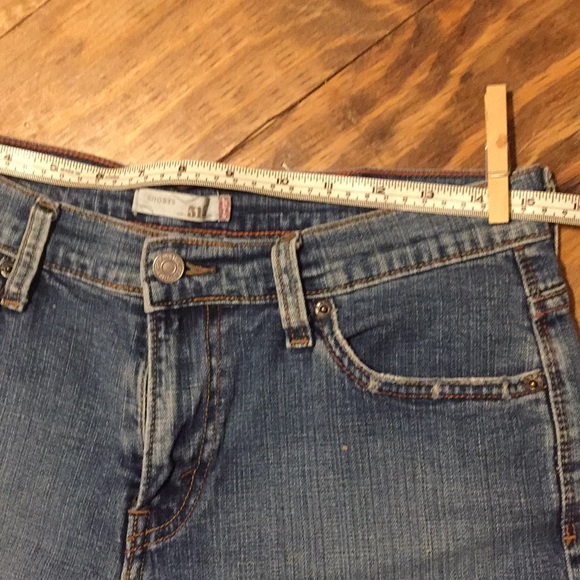 Levi’s denim Jean shorts - Picture 3 of 4